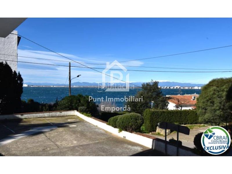 Foto 53c82093-e696-49fe-90cf-2278e38ab5a7. Apartament amb calefacció aparcament a Centre Roses