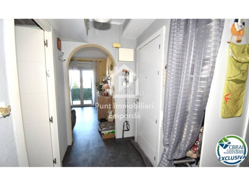 Foto acceef86-7795-4ce5-88d5-73c9e5ac2a17. Apartament amb calefacció aparcament a Centre Roses