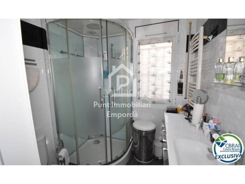 Foto dc09af96-a445-4f2a-ac02-0129b527d7f4. Apartament amb calefacció aparcament a Centre Roses