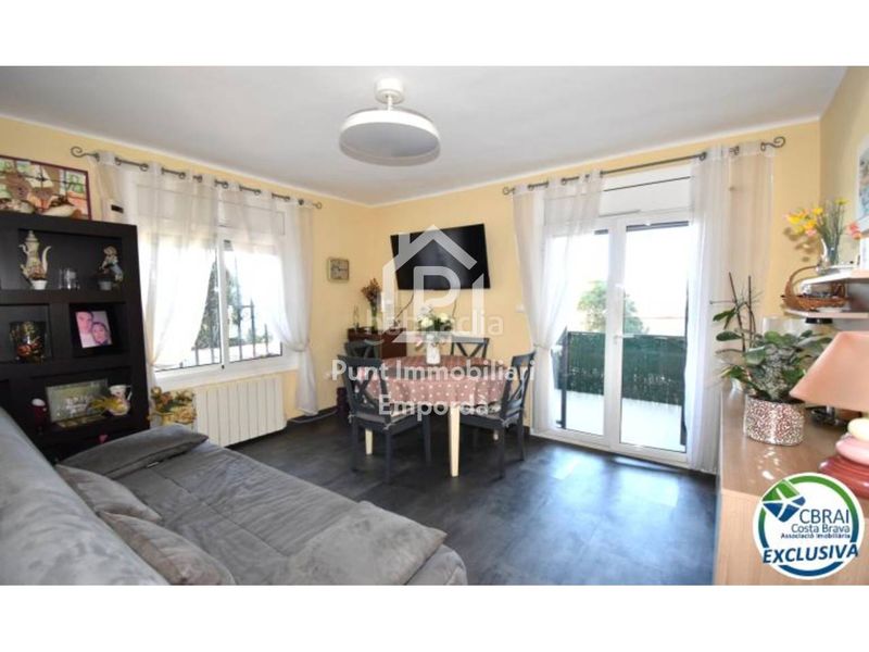 Foto fa745f57-f9e0-471e-9815-9f7c3b119bde. Apartament amb calefacció aparcament a Centre Roses