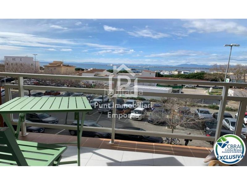 Foto 49a0f76f-0b92-43fa-941b-80b1c23e6390. Piso magnífico piso a 200 m de la playa con licencia turística en Roses