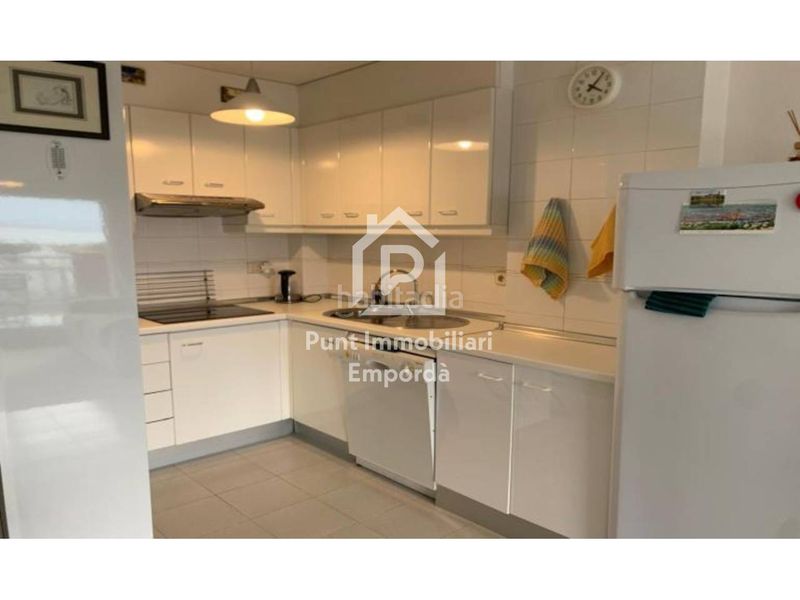 Foto 67098c6e-c5fe-49e9-b160-39eaafd2cd0a. Piso magnífico piso a 200 m de la playa con licencia turística en Roses