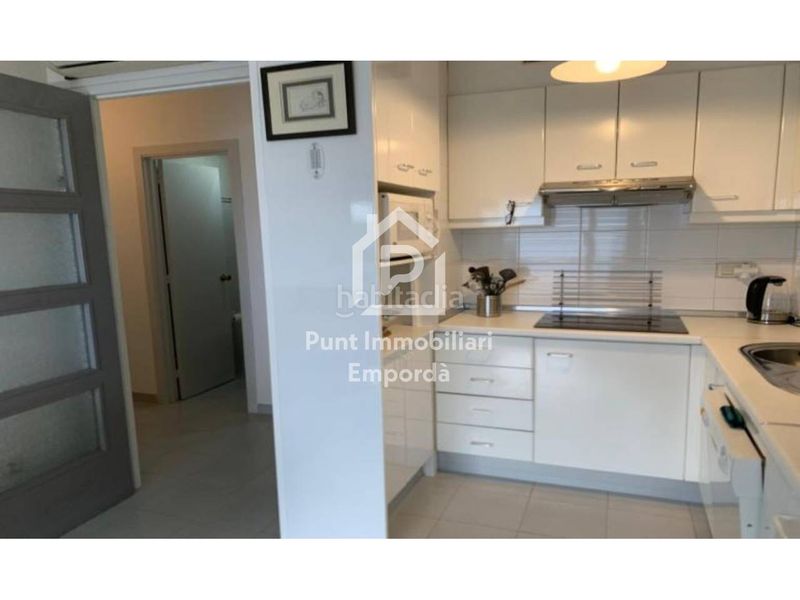 Foto 865681cf-d517-40f9-ba95-fe67d187fc69. Piso magnífico piso a 200 m de la playa con licencia turística en Roses