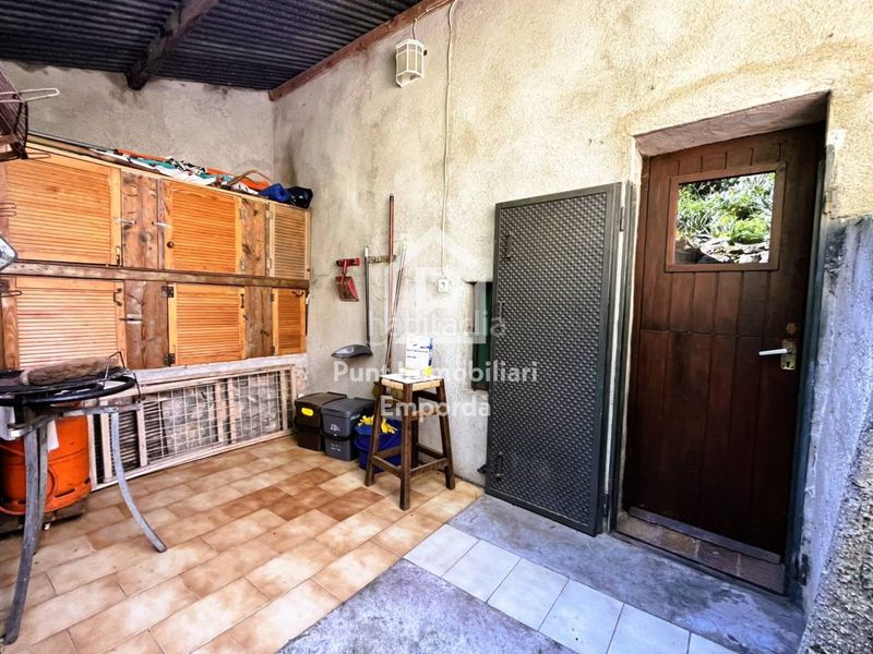 Foto 29c4c15c-c44d-4005-8235-185fd49a97bc. Casa amb aparcament a Biure