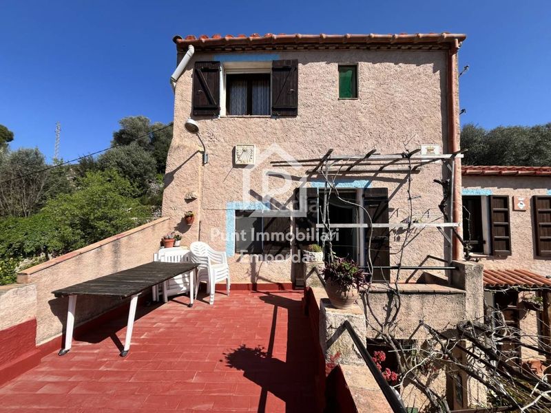 Foto 4d57c6de-3168-4869-85e9-87759228d722. Casa amb aparcament a Biure