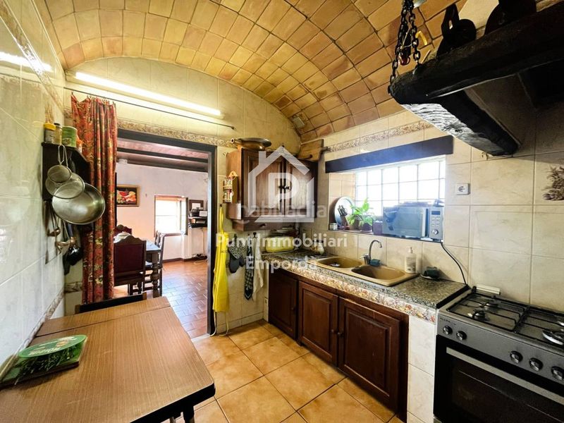 Foto 7cd9d188-7be1-4ae5-a712-0864159d5438. Casa amb aparcament a Biure