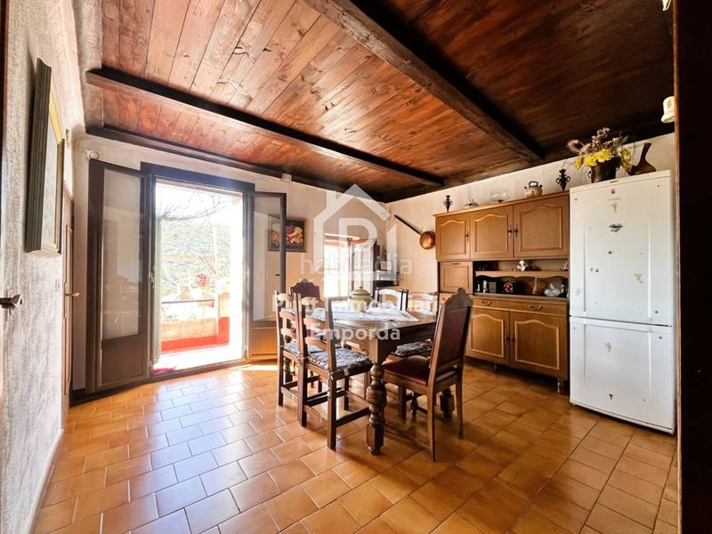 Foto a66e0d55-c378-470d-bcdf-692609130e3b. Casa amb aparcament a Biure