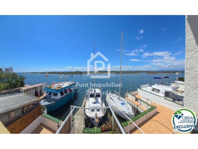 Foto 180702d2-9b35-46f2-88a6-e5a019abe37c. Casa exclusiva casa con amarre en Santa Margarida Roses