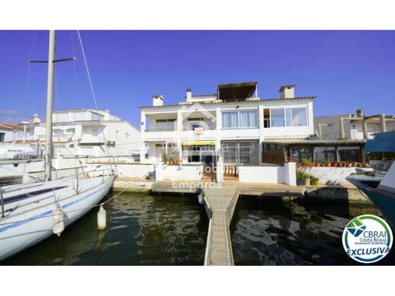 Foto 2524db9d-bac7-4cfc-af46-f005ed73da39. Casa exclusiva casa con amarre en Santa Margarida Roses