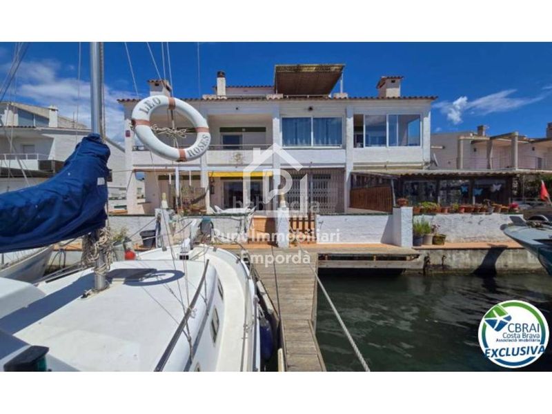 Foto 5fc2d680-344f-4519-90bb-fb3d05ff9195. Casa exclusiva casa con amarre en Santa Margarida Roses