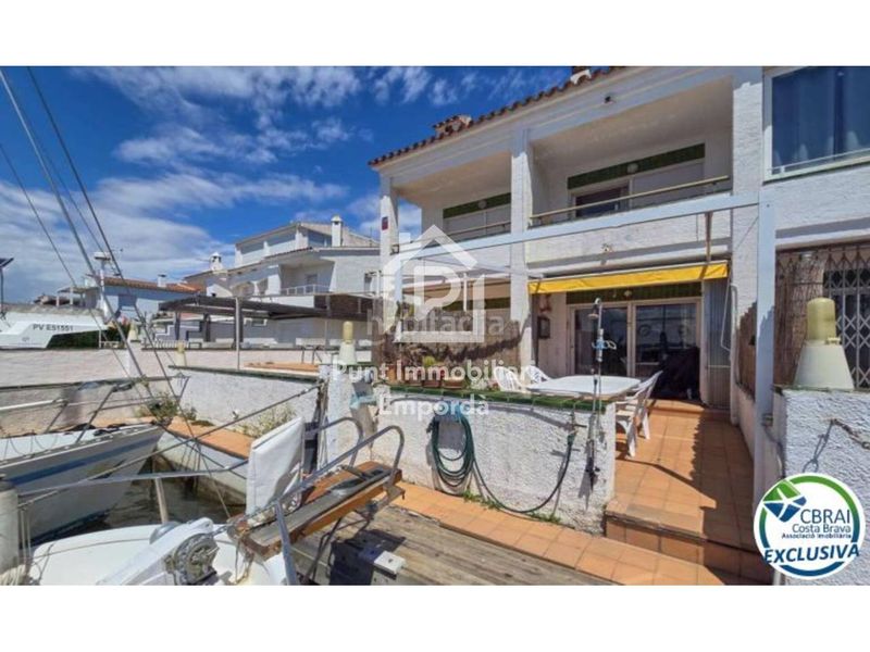 Foto 74122104-28cc-4934-85ff-c29976e2a91c. Casa exclusiva casa con amarre en Santa Margarida Roses