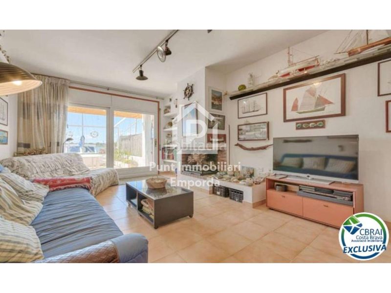 Foto ee810ec2-e786-4cd8-be84-fc110be0586b. Casa exclusiva casa con amarre en Santa Margarida Roses