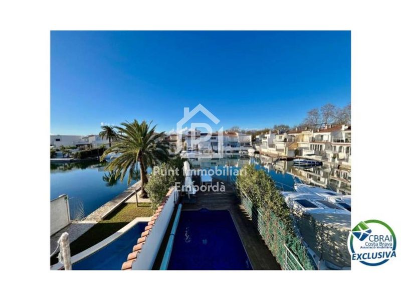 Foto 9e7c25cd-1132-4450-801e-e36280570b89. Casa amb piscina a Segre - Ebre - Ter Empuriabrava