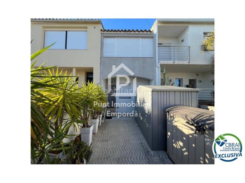 Foto a4aea9f6-8005-4803-a060-3cb28b74c8c8. Casa amb piscina a Segre - Ebre - Ter Empuriabrava