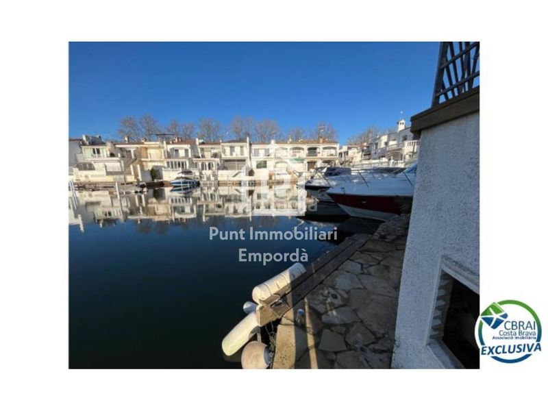 Foto d12cdfe1-2b4a-472f-81d8-a00a65514410. Casa amb piscina a Segre - Ebre - Ter Empuriabrava