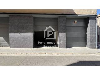 Aparcament cotxe  Calle verge maria. En venta garaje cerrado figueres centro