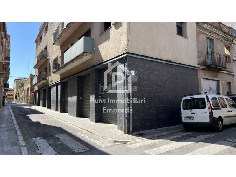 Foto 2a24628e-b6f8-45f8-b444-a8d2a05894bd. Aparcament cotxe a Centre Figueres