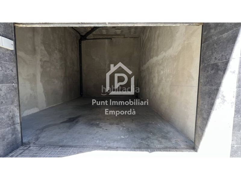 Foto b8c5000f-022b-4291-b2e5-8bf884b4529e. Aparcament cotxe a Centre Figueres