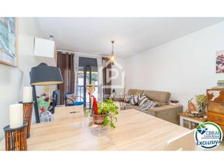 Flat  Calle viena. Piso de 2 habitaciones con piscina comunitaria  mas oliva, roses