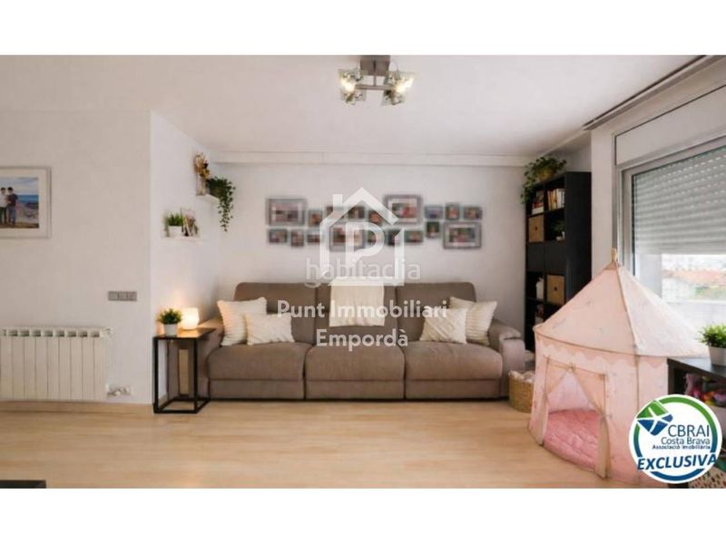 Foto 60355e30-b0b2-47e0-8a03-93fa566f6e1b. Duplex con riscaldamento parcheggio in Centre Roses