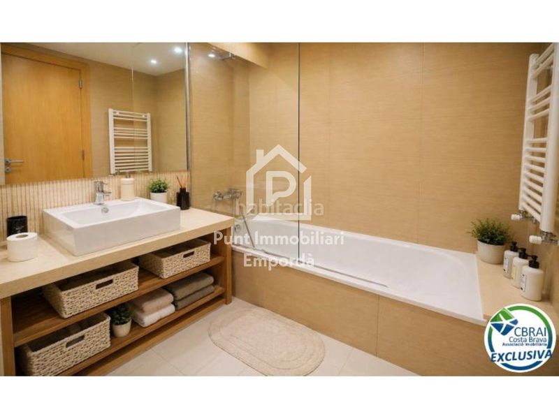 Foto 6325b7e9-8f48-4a56-898a-9af2bb7d0a9a. Duplex con riscaldamento parcheggio in Centre Roses