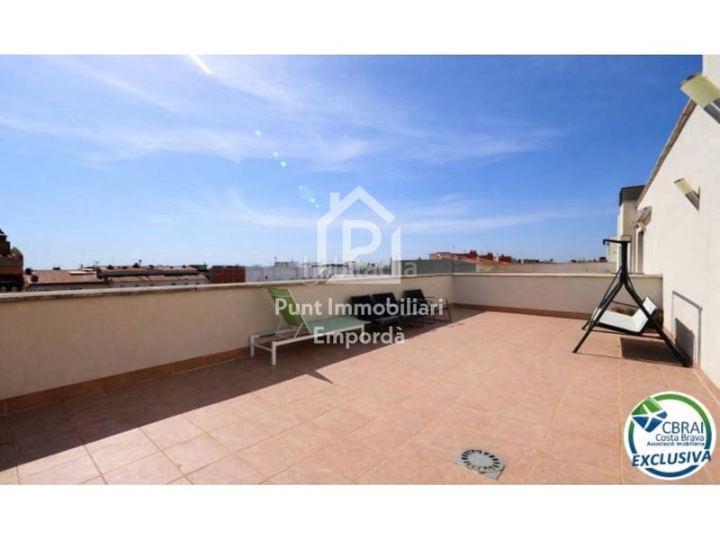 Foto cebbfbd8-4498-4c40-9295-0f24f4c5ce43. Duplex con riscaldamento parcheggio in Centre Roses