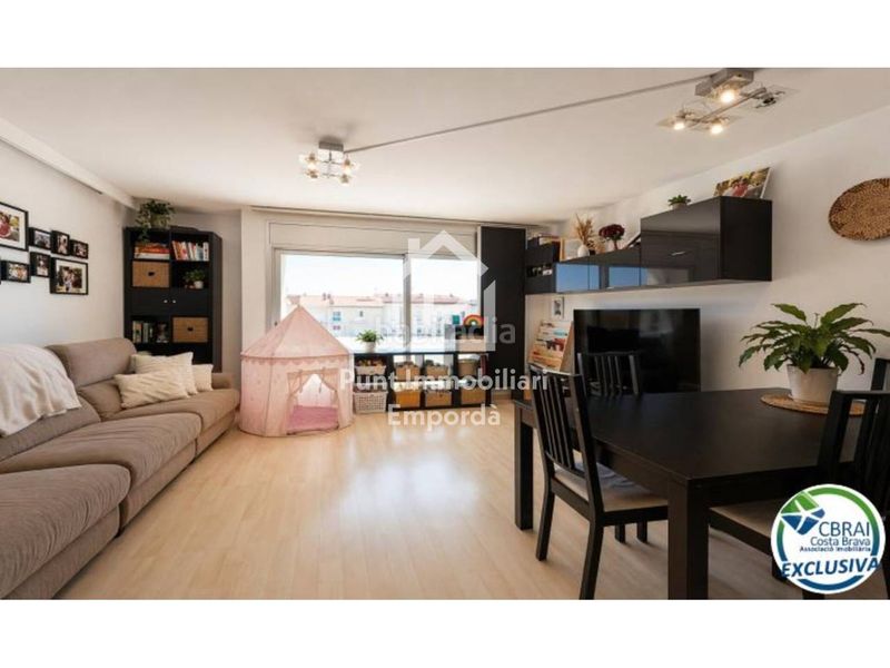 Foto da5d30f2-6838-4e9c-b32b-225623076962. Duplex con riscaldamento parcheggio in Centre Roses