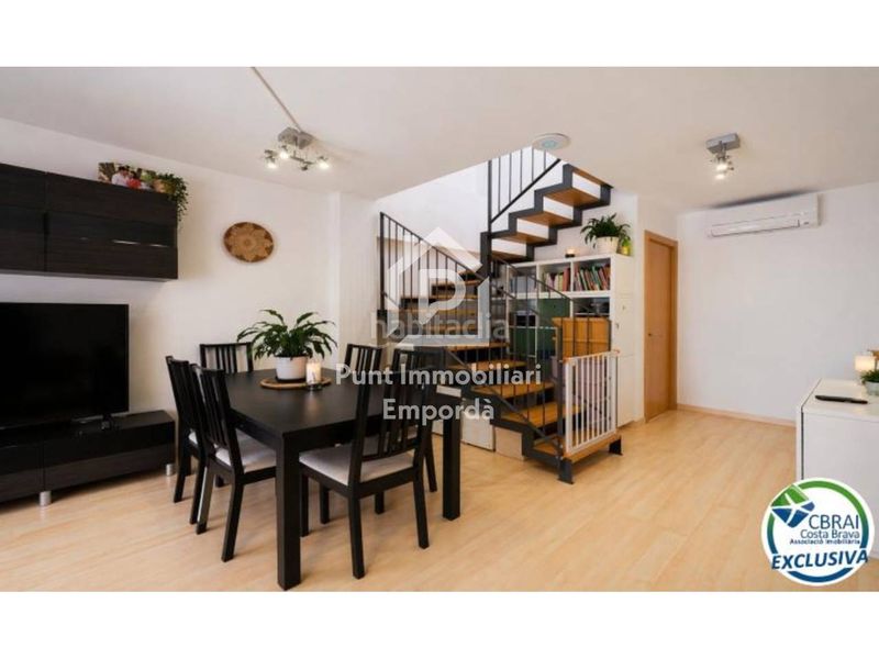 Foto ee0e77f7-8844-48b8-ba9b-4ded6637e733. Duplex con riscaldamento parcheggio in Centre Roses