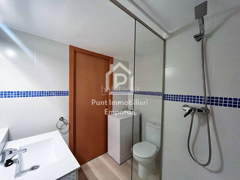 Foto 5ce26d53-9d17-4bdc-8528-931989a7bff5. Estudi amb piscina a Centre Roses