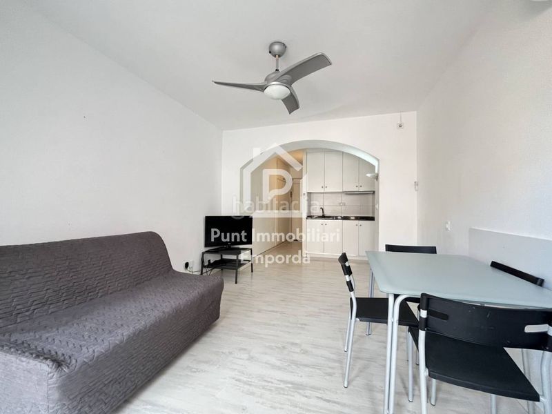 Foto a9bc082e-1a15-4b4e-8da4-67d5cf438be8. Estudi amb piscina a Centre Roses