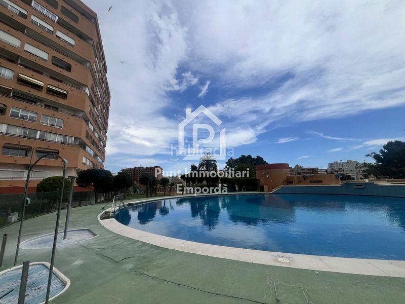 Foto ac982c22-5c03-426b-b82c-ae749c012931. Estudi amb piscina a Centre Roses