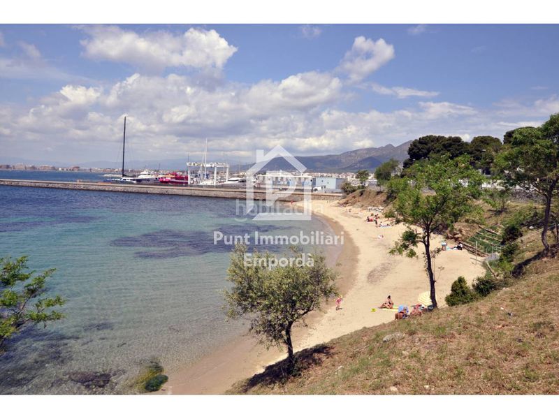 Foto d2b17b8f-8384-404f-82ae-3dedf12e405b. Pis amb piscina a Puig Rom-Canyelles-Almadrava Roses