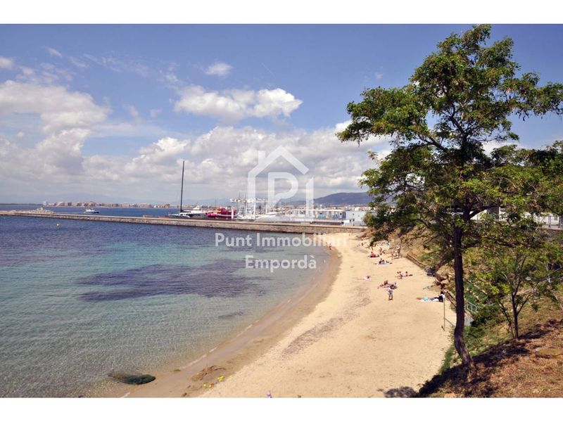 Foto d7ba3289-cf26-4050-aa7e-66ab5f202e02. Pis amb piscina a Puig Rom-Canyelles-Almadrava Roses