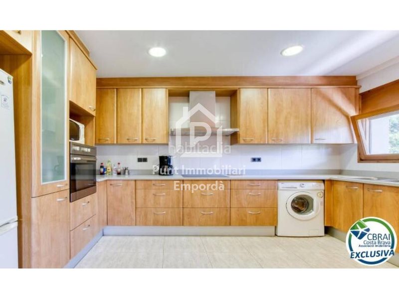 Foto b9395e0b-0792-4570-8892-f86ef6f03f3f. Casa amb calefacció aparcament a La Vila Llançà