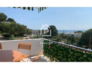 Pis  Avenida josé díaz pacheco. Bonito apartamento con vistas al mar en almadrava roses