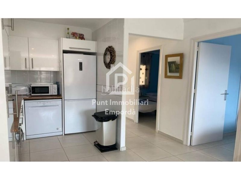 Foto a1728ff2-fde8-45fd-8955-18e02749e30e. Pis amb calefacció aparcament a Centre Roses