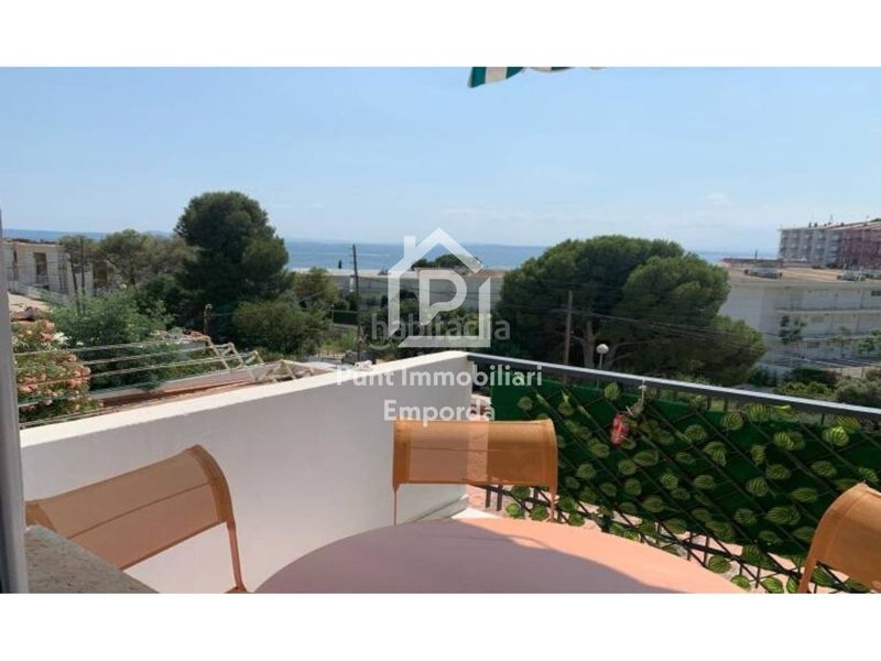Foto e68d3d62-d8a8-4352-8add-dd36789b1923. Pis amb calefacció aparcament a Centre Roses