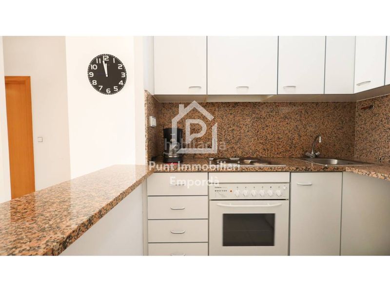 Foto 736cadcc-c5de-4f05-9857-c09e7f701546. Apartament amb calefacció aparcament a El Port Llançà