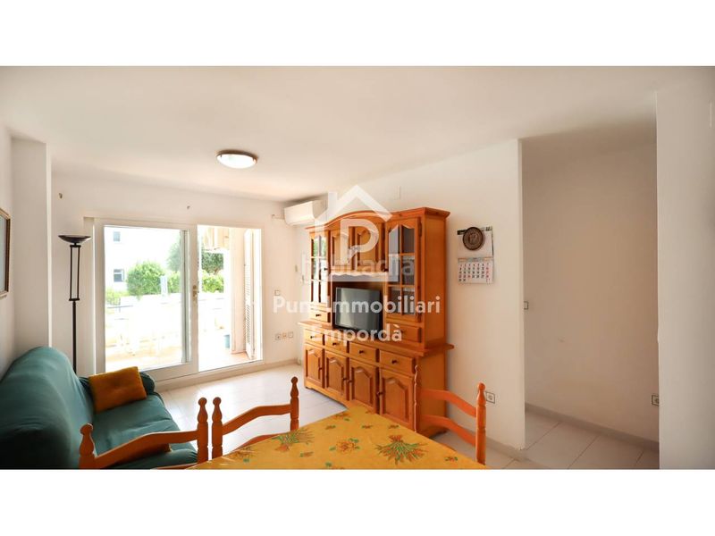 Foto c8429125-a19d-42b3-812a-78af0743e8e6. Apartament amb calefacció aparcament a El Port Llançà