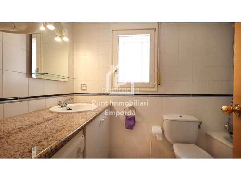 Foto fe495c4a-a838-4d6b-ad55-799ccb07f2a6. Apartament amb calefacció aparcament a El Port Llançà