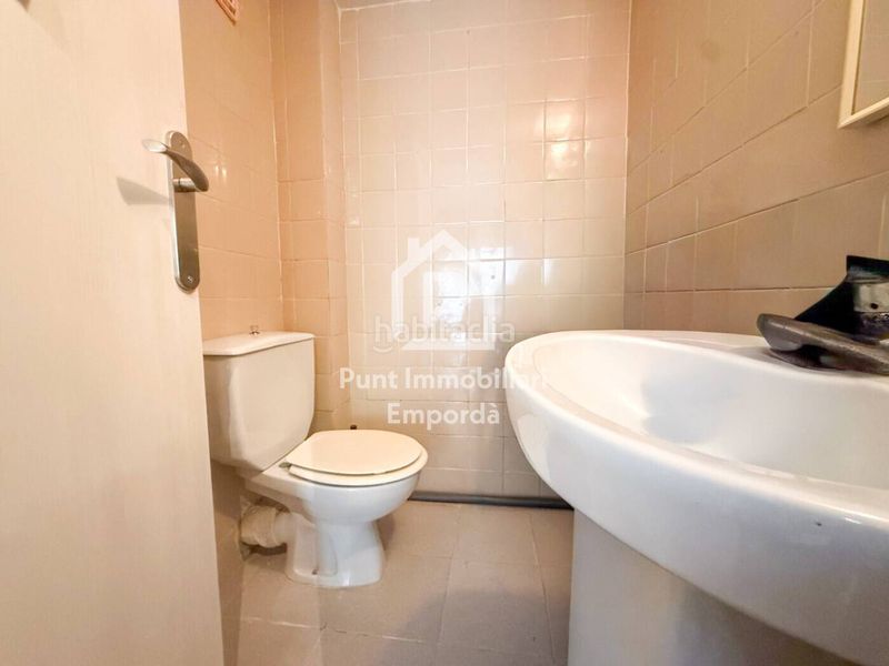 Foto e0fff918-df9f-41e8-99cb-691ac0fb9fdd. Local comercial a Carretera de Roses-Fossos Figueres