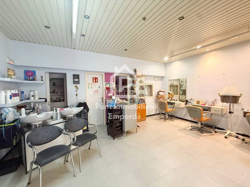 Foto f5fc3936-7dfb-48e1-bbb0-c7ec8ff6de05. Local comercial a Carretera de Roses-Fossos Figueres