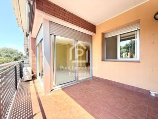 Appartamento  Plaza ernest lluch. Tu nuevo hogar en el corazón de figueres te está esperando!