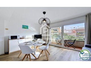 Apartament  Calle cap norfeu. Apartamento renovado con licencia turística en el centro de rose