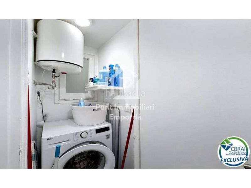 Foto 19022fc8-f8e7-4311-9994-cf050b91ea5c. Apartament a Centre Roses