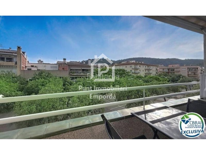 Foto 4bd8d18c-5d9e-44c1-9eac-764b8f5af01c. Apartament a Centre Roses