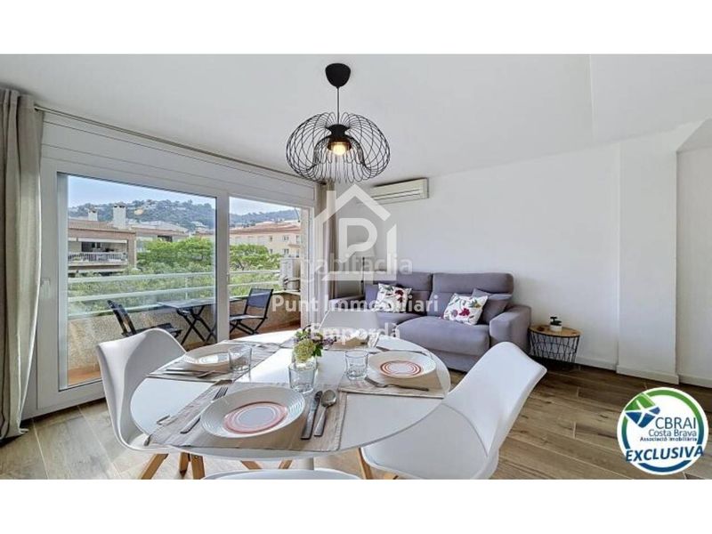 Foto 56132044-42ef-499f-a07f-a38303976233. Apartament a Centre Roses