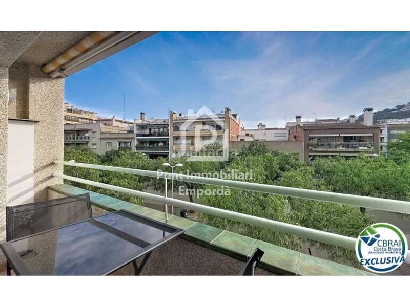 Foto 63cfbaa4-16dd-469f-a062-d93b7bdb2fa1. Apartament a Centre Roses