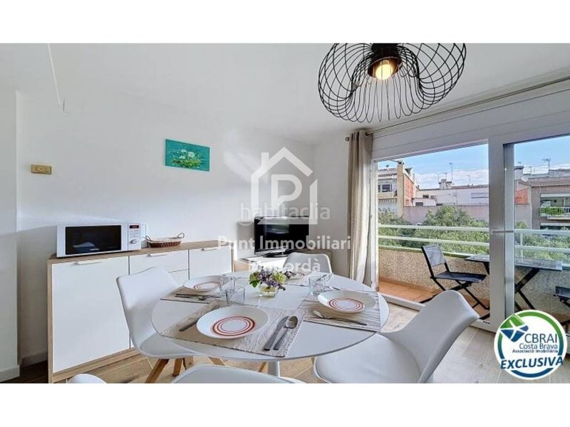 Foto b23dad81-8f67-48d6-a5f0-2204c603a1c3. Apartament a Centre Roses