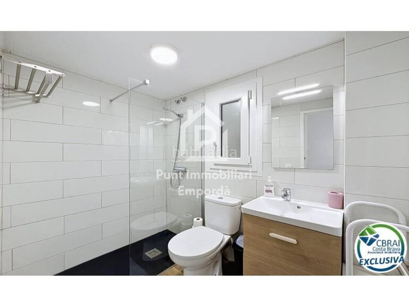 Foto cb356bd0-38f8-4656-9ebb-55315d7e1737. Apartament a Centre Roses
